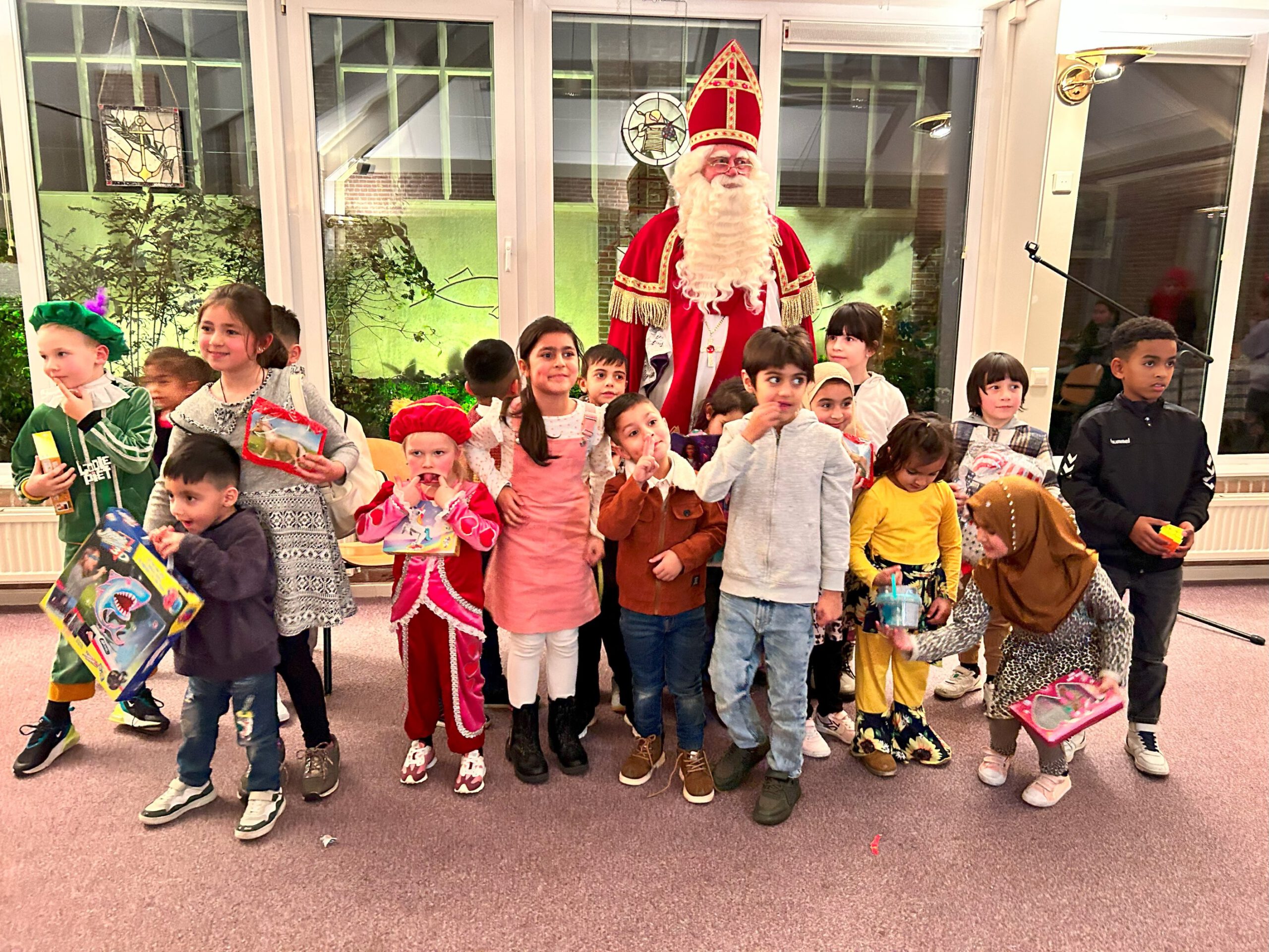 Sinterklaas viering voor vluchtelingkinderen.
