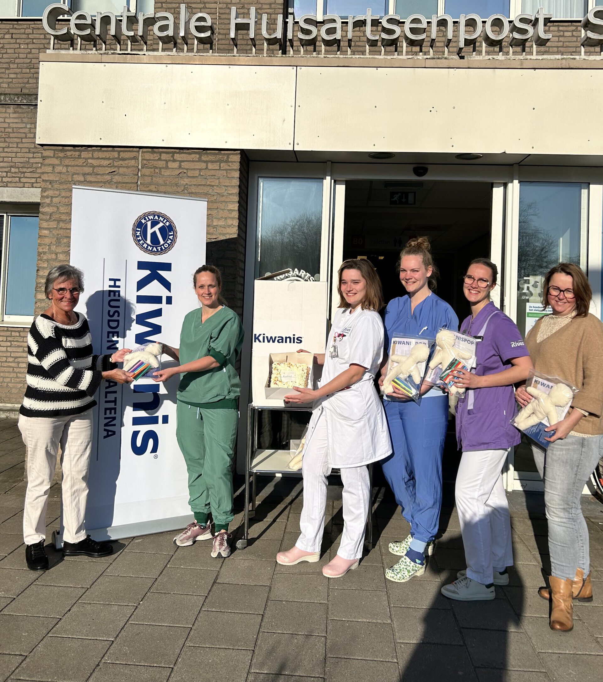 Kiwanispoppen voor het Beatrix ziekenhuis