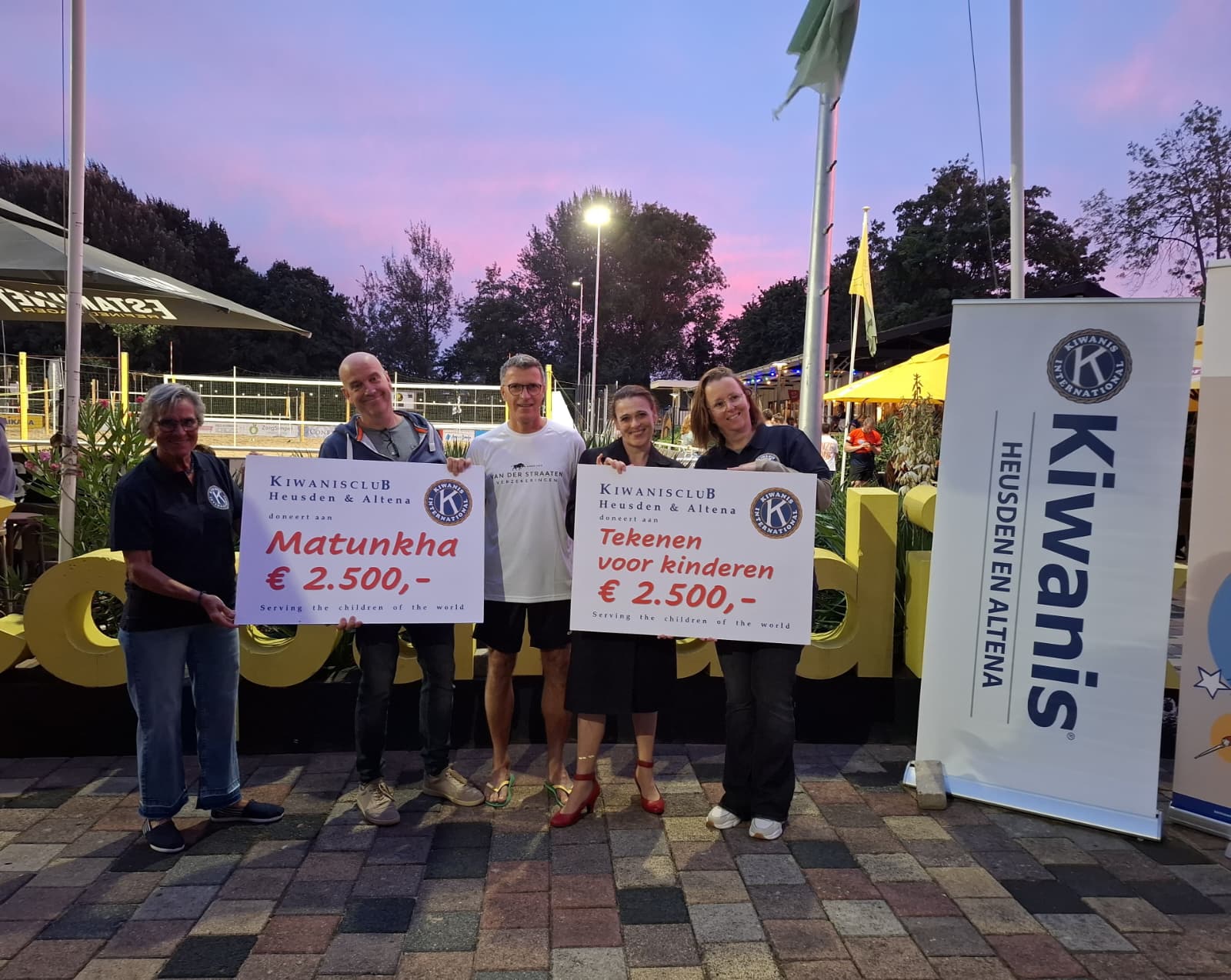 opbrengst beachvolleybal toernooi voor Matunkha en tekenen voor kinderen